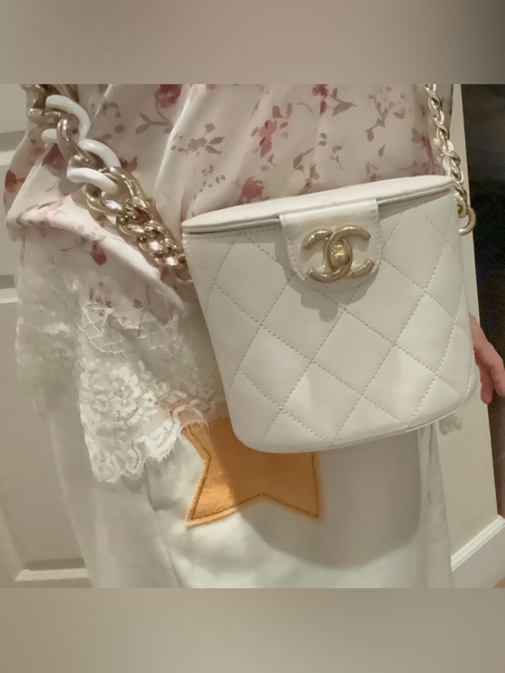 Chanel vintage lambskin, vanity case round bucket style with cc Turlock & chain - Picture 12 of 16